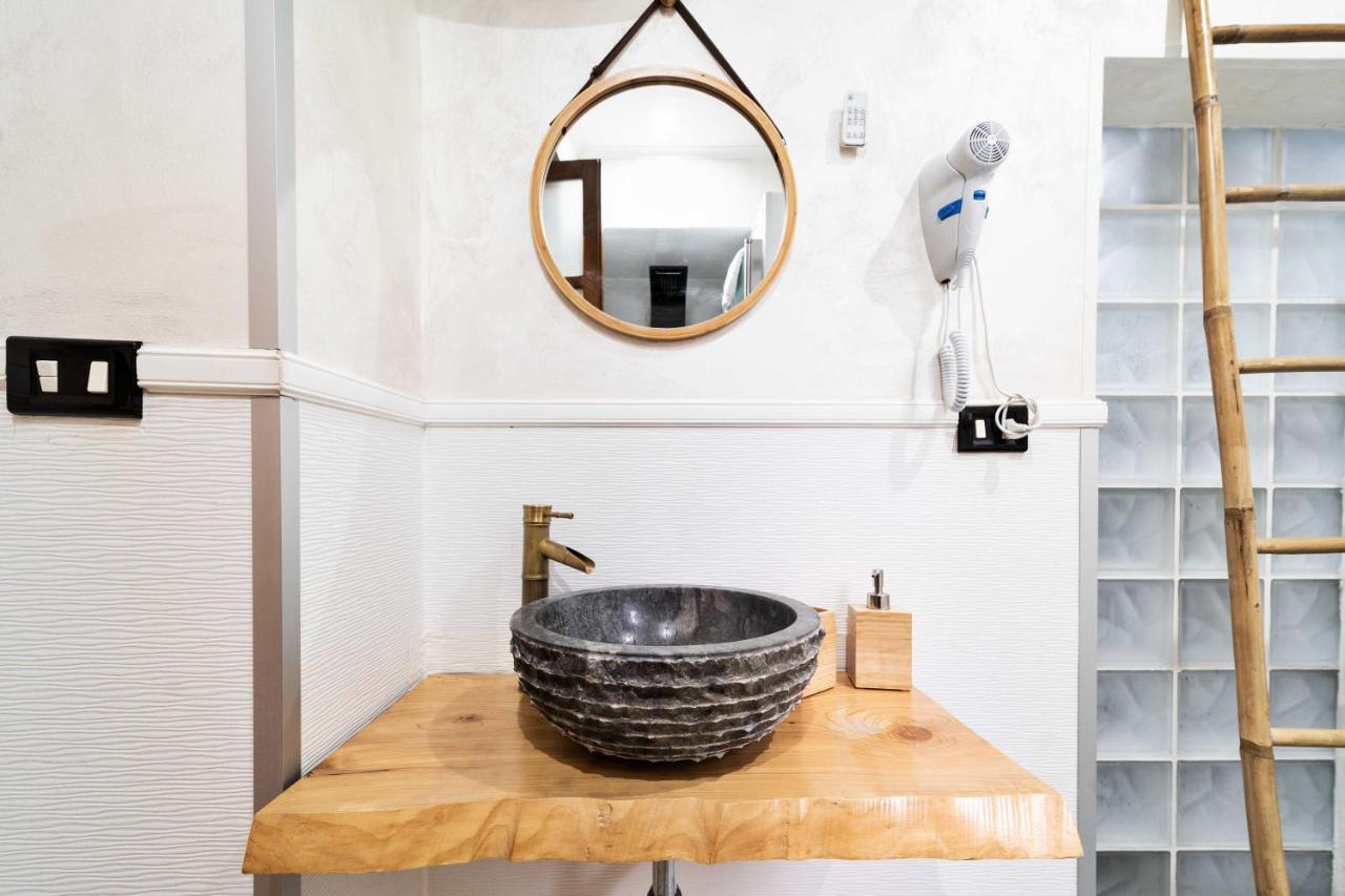 Newhouse Dei Mille Apartment Bari Bagian luar foto