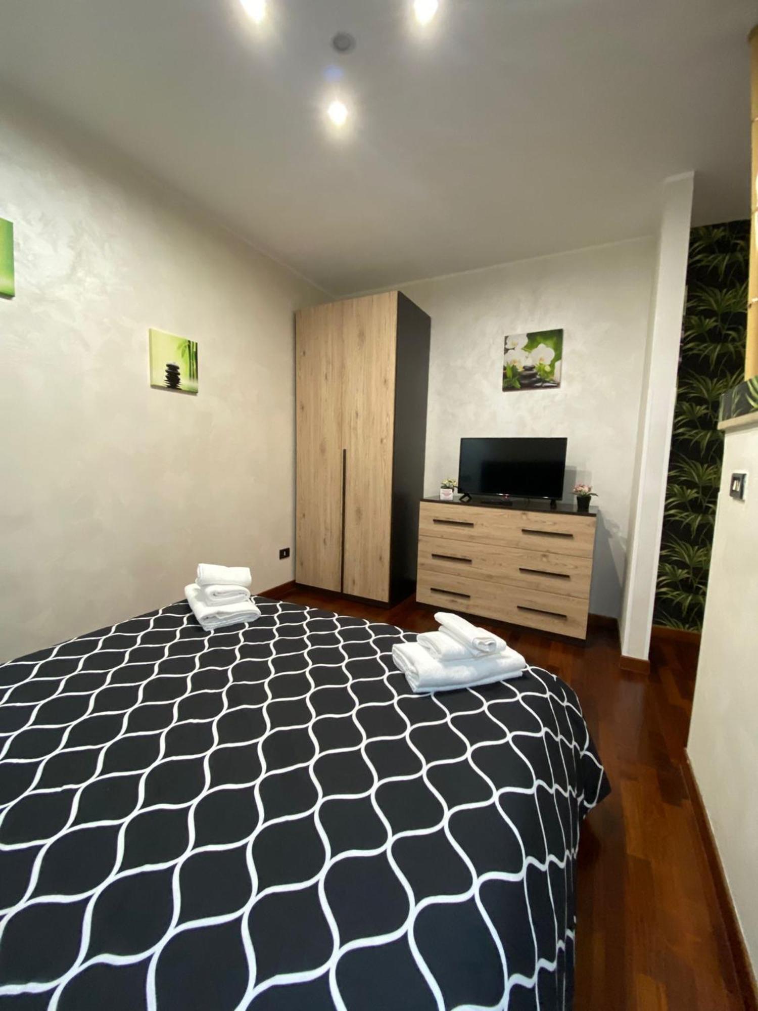 Newhouse Dei Mille Apartment Bari Bagian luar foto